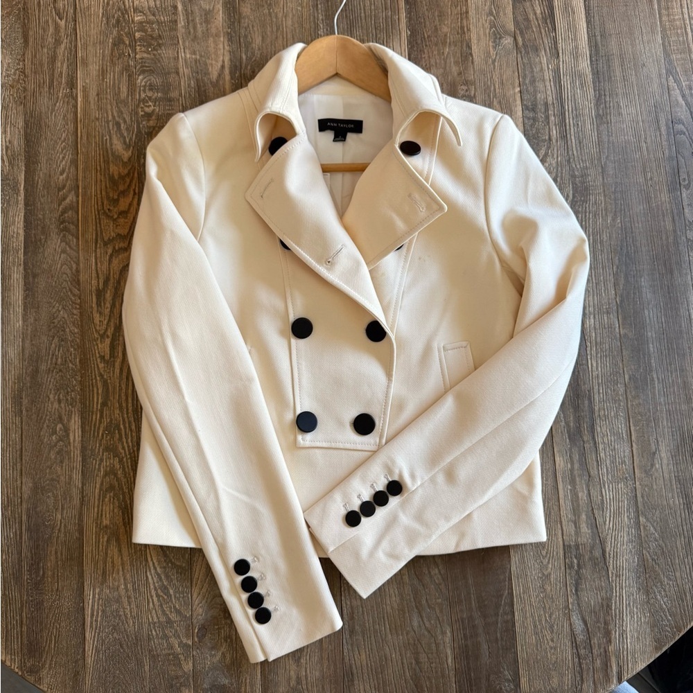 Ann Taylor | Cream Double-Breasted Fitted Crop Blazer, Size 4, NWT - Picture 4 of 15